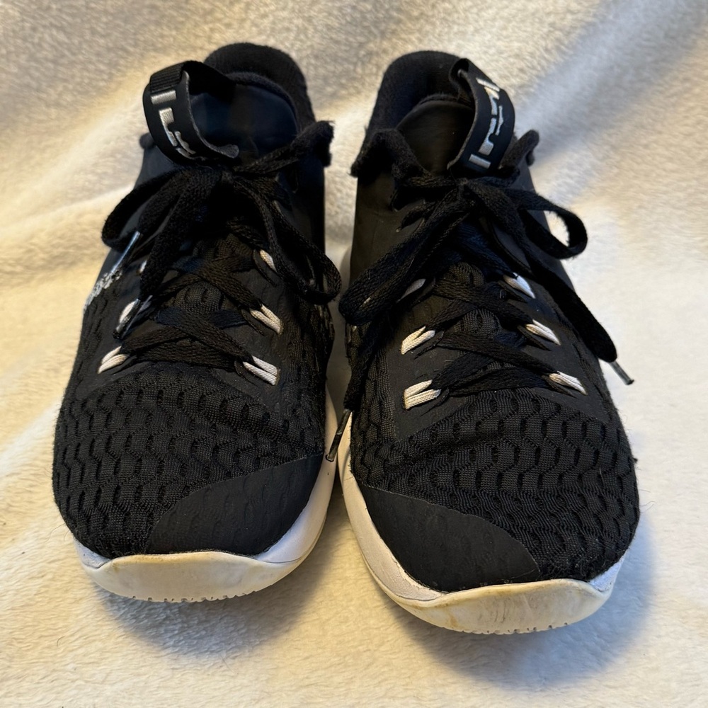 Nike Sneakers Boys Youth Size 7Y Basketball Air Zoom Distressed Thrashed Ripped